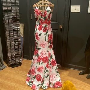 B.Smart 🔥Sale🔥prom dress. New White with red and pink flowers